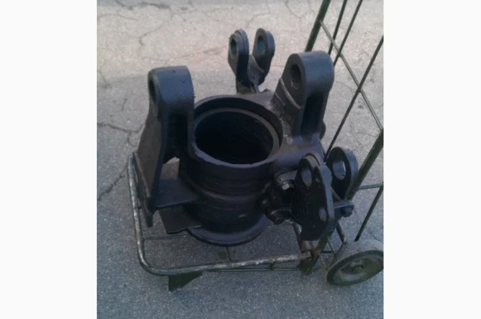 Корпус шарнира Т-150 (151.30.018-3) (пушка)- фото № 4