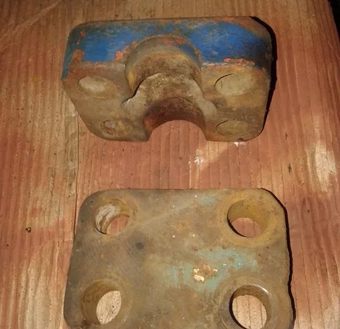 Крышка бугеля стойки Т-150 (150.56.115-2)- фото № 1