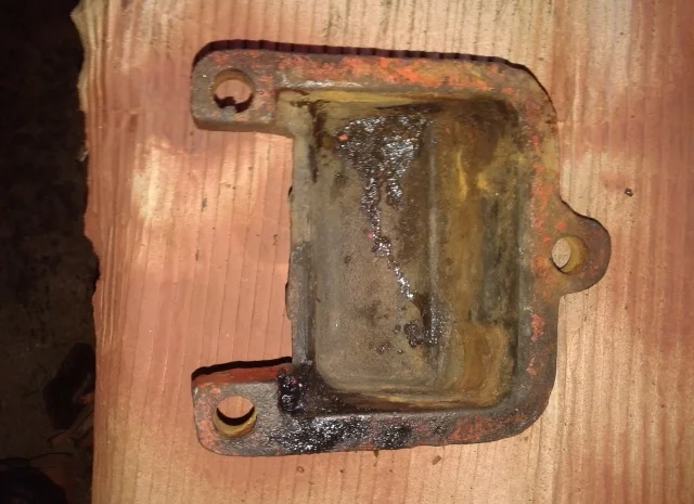 Крышка 151.31.111-1 переднего кронштейна рессоры, тракторов Т-151, Т-156- фото № 2