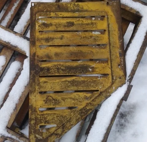 Боковина капота К-702 (жабра)- фото № 1