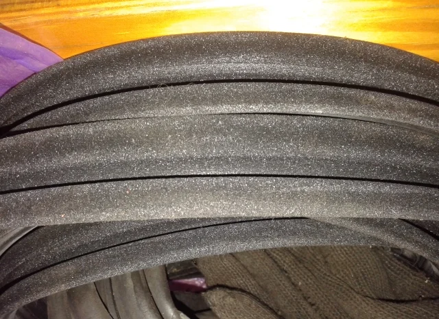 Уплотнение стекла двери Т-150 (бархатка)- фото № 1