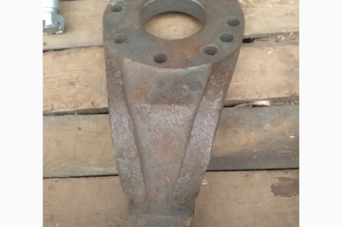 Кронштейн поворотный ХТЗ-121- фото № 1