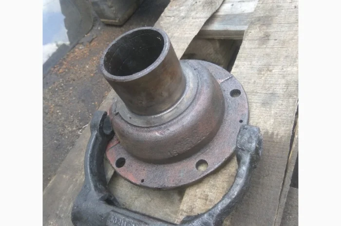 Стакан выжимного подшипника + вилка Т-150- фото № 2