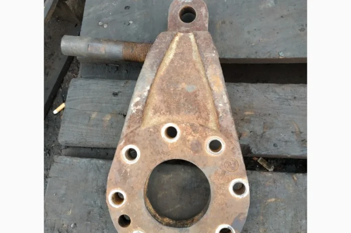 Кулак поворотный ХТЗ-121 (верхний)- фото № 2