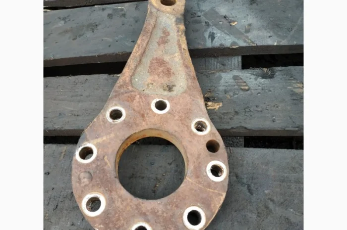 Кулак поворотный ХТЗ-121 (верхний)- фото № 3