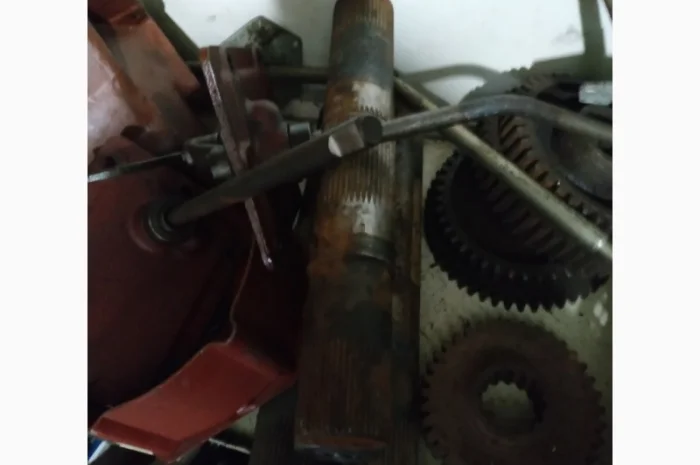 Верхний вал навески МТЗ производства СССР- фото № 1