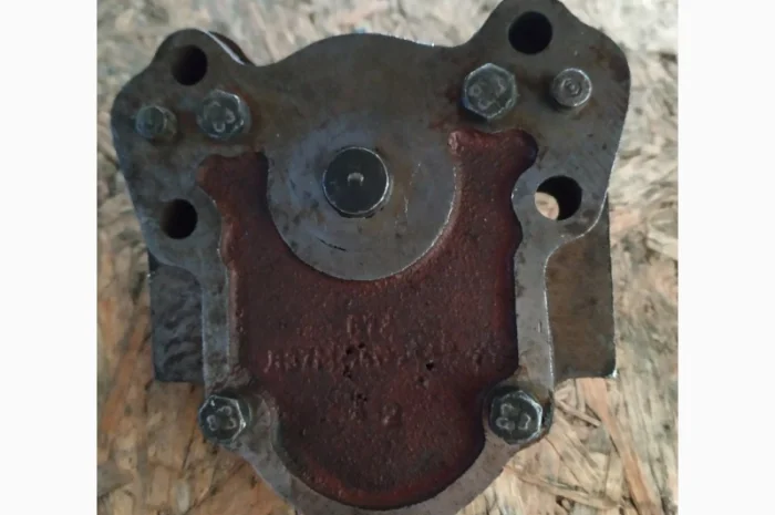 Масленный насос Т-40 (СССР), новый- фото № 1