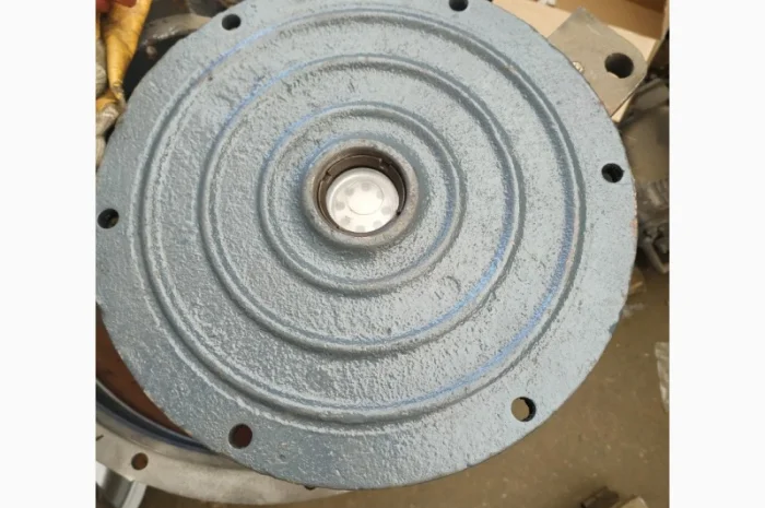 Крышка бортового редуктора Т-150- фото № 1