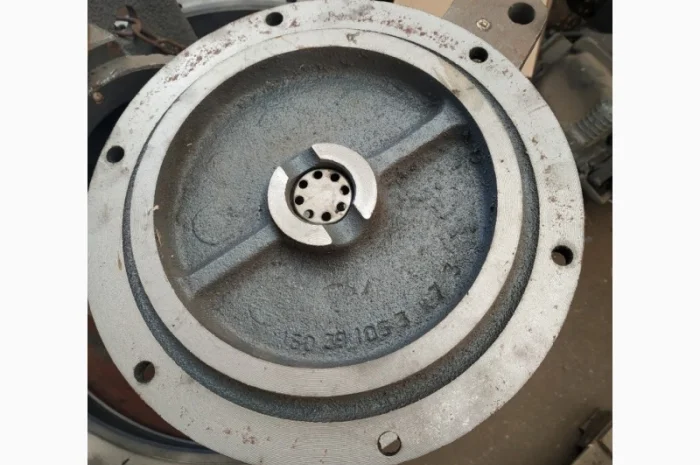 Крышка бортового редуктора Т-150- фото № 2