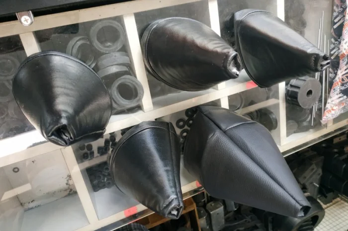 Чехлы рычагов кабины Т-150, ХТЗ- фото № 2