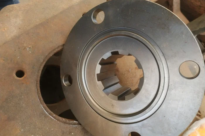 Фланец редуктора привода насосов К-700, К-701 (700А.00.16.020) 8 шлиц- фото № 1
