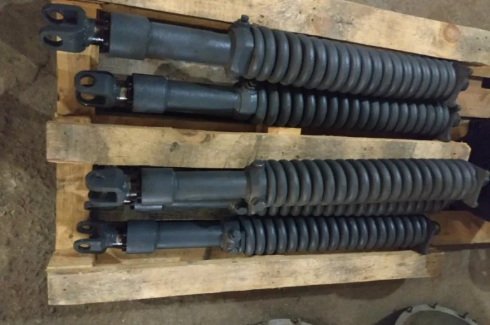 Винт натяжной ДТ-75 (механический)- фото № 1