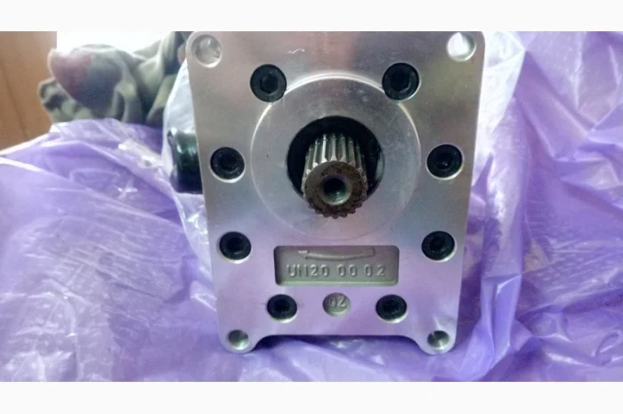 Насос гидроусилителя руля Татра 815- фото № 1