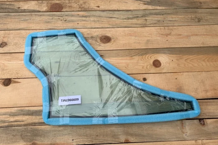 Стекло для спецтехники на JCB / Cat / Volvo / Terex- фото № 1