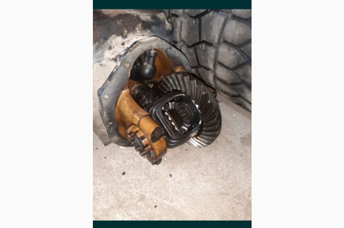 Редуктор переднего ведущего моста погрузчика Камацу- фото № 1