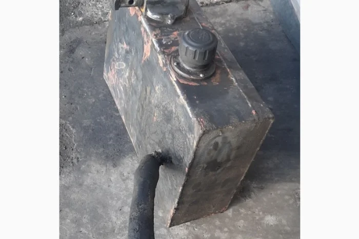 Бак масляный гидравлический погрузчик- фото № 2