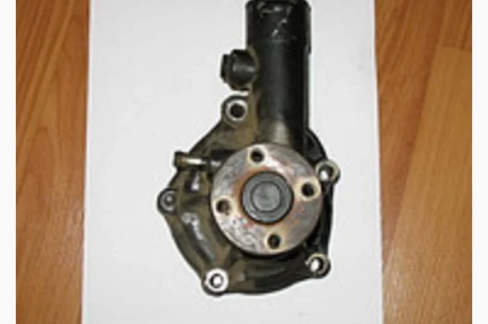 Помпа водяной насос двигателя митсубиси S4Q2- фото № 1