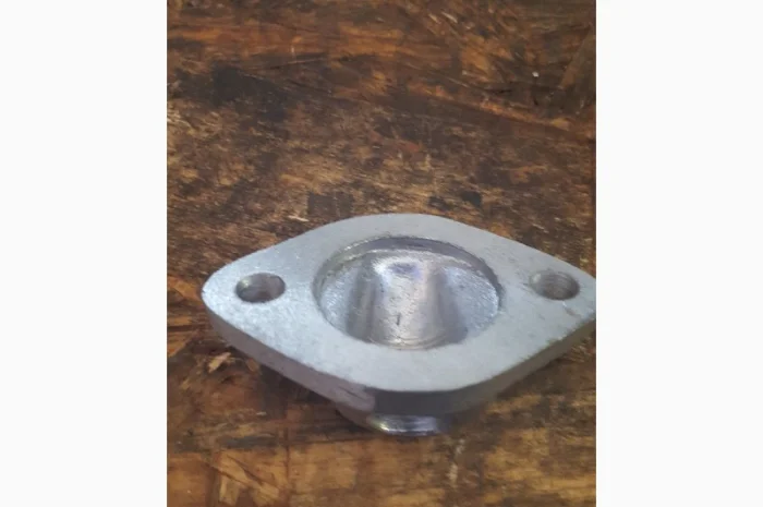 Патрубок головки цилиндров МТЗ- фото № 2