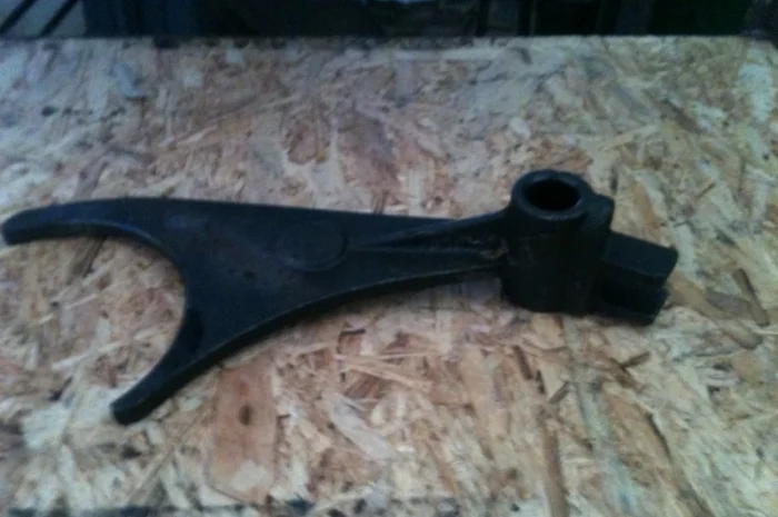 Вилка Т-150 включения заднего хода- фото № 1