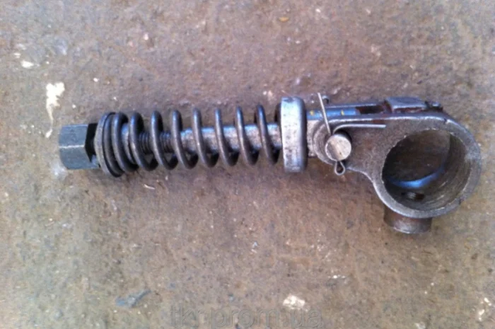 Серьга тормозка в сборе (метал.) Т-150- фото № 1