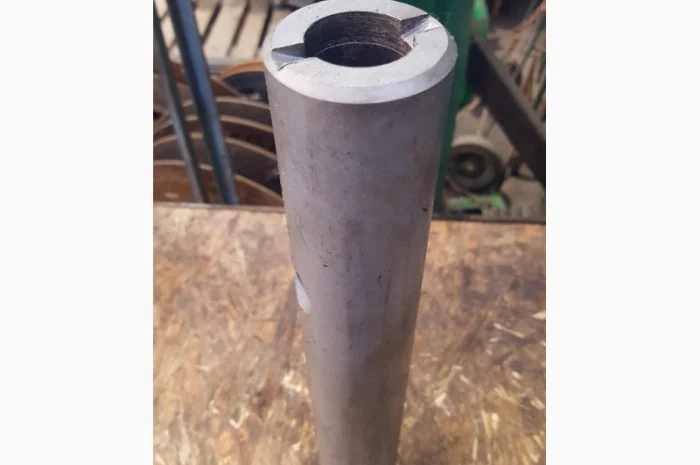 Ось качания МТЗ-80- фото № 1