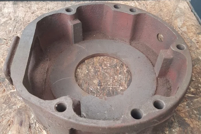 Кожух тормозной МТЗ-80, 82 с отверстием МТЗ- фото № 1