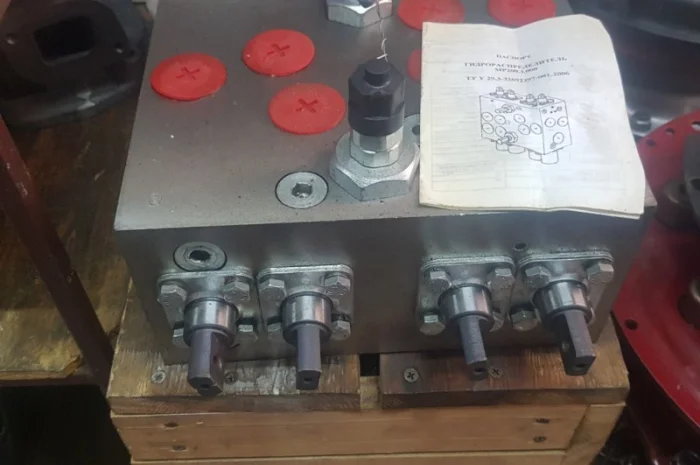 Гидрораспределитель Р200.3.000 (ЭО-2621, ЭО-2626 Сарэкс)- фото № 1