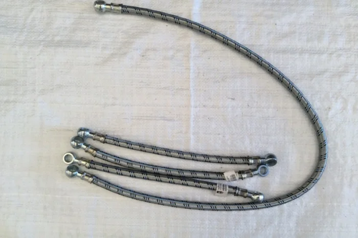 Шланг топливный низкого давления в металлооплетке Ф14 L=0.65м- фото № 1