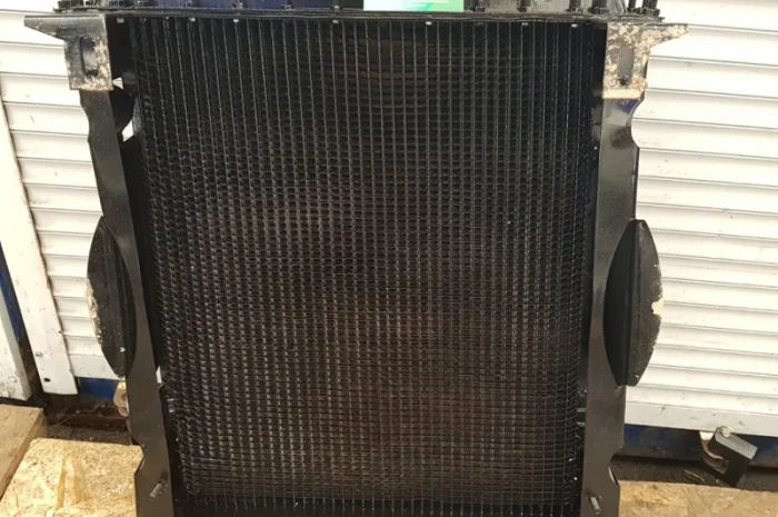 Радиатор водяного охлаждения ЮМЗ-6 с двиг. Д-65 (латунь ) 45-1301.006- фото № 1