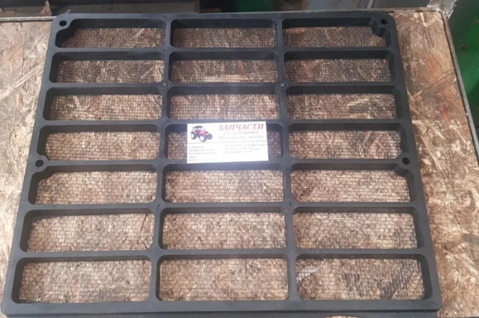 Решетка капота верхняя МТЗ (80-8401070)- фото № 1