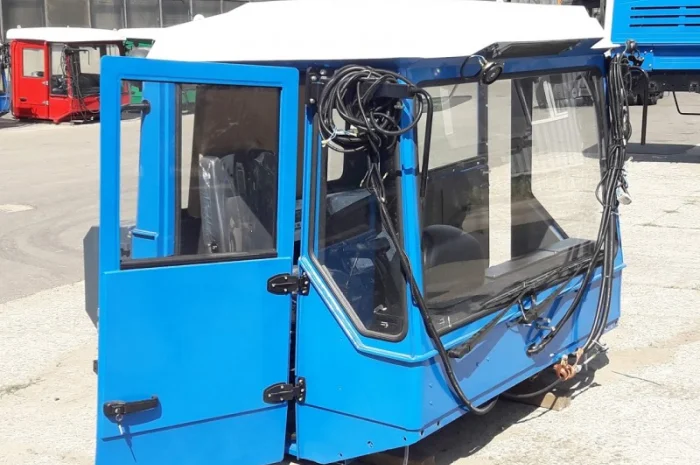 Кабина трактора Т-150К полнокомплектная и облицовка- фото № 2