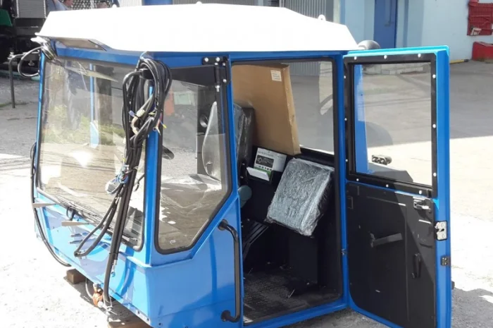 Кабина трактора Т-150К полнокомплектная и облицовка- фото № 1