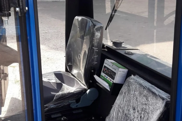 Кабина трактора Т-150К полнокомплектная и облицовка- фото № 3