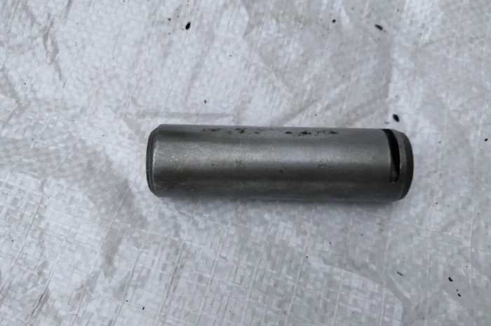 5440-3501132 Ось тормозной колодки МАЗ- фото № 1