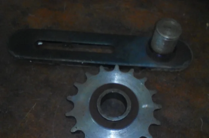 Звездочка Z-17 t-15.875 КШП-6 с натяжителем(кронштейном)- фото № 1