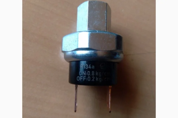 Датчик тиску кондиціонера CASE, FORD та NEW HOLLAND- фото № 1