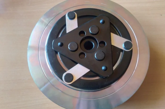 Муфта компресора кондиціонера спецтехніки Renault у зборі- фото № 2