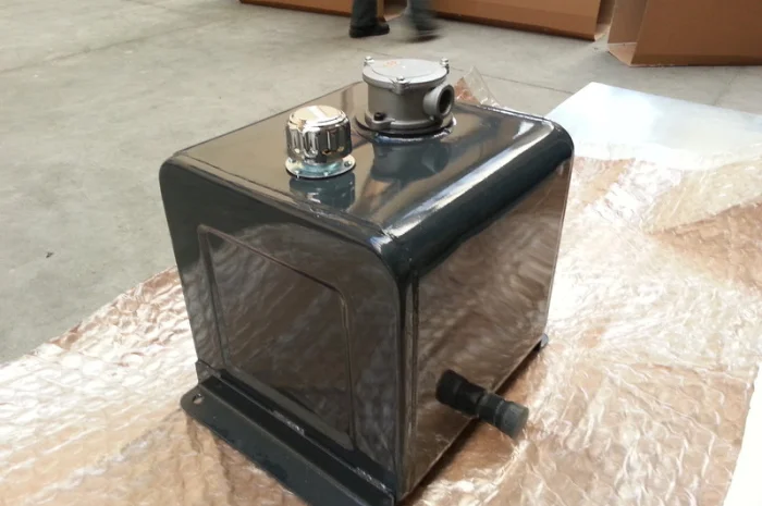 Бак гидравлический (гидробак) закабинный 64 л железный (40х40х40)- фото № 1