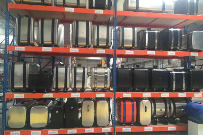 Бак гидравлический (гидробак) закабинный 64 л железный (40х40х40)- фото № 3