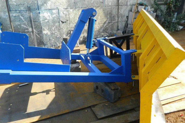 Снегоочиститель (снегоотвал) на трактор МТЗ, ЮМЗ, Т-150- фото № 1