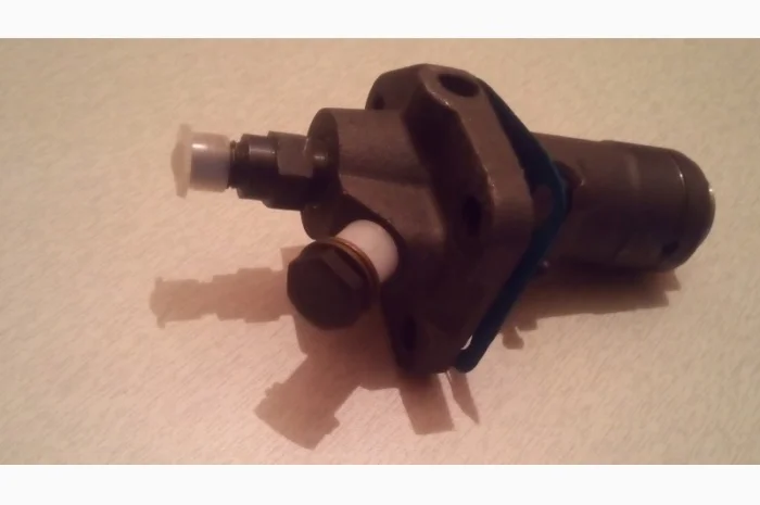 Продам насос топливный к мотоблоку R180- фото № 2