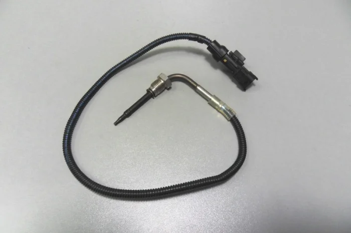 5801291815 Датчик температуры выхлопных газов черный Iveco Eurocargo, Iveco Stralis- фото № 1