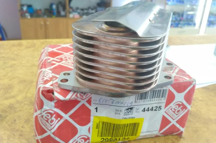 Масляный радиатор Febi 44425, Масляный радиатор 51056010179 Man TGL/TGM- фото № 1