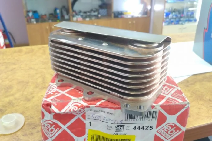 Масляный радиатор Febi 44425, Масляный радиатор 51056010179 Man TGL/TGM- фото № 3