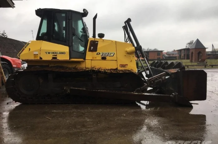 Радиатор водяного охлаждения двигателя бульдозера New Holland D180- фото № 2