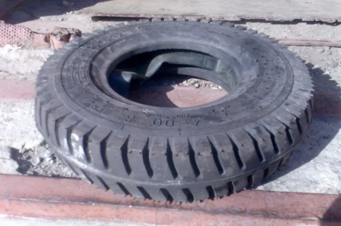 Шина 4, 00-8 на погрузчики и электрокары- фото № 1