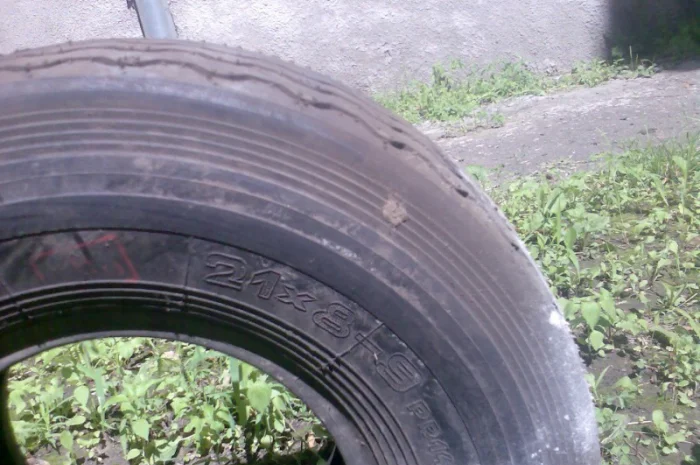 Шина 21х8-9 на погрузчики и электрокары- фото № 3