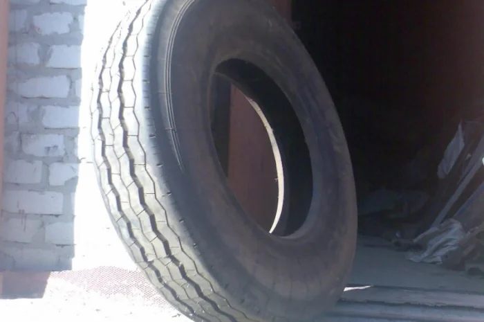 Шина 11, 00Р22, 5 (300Р22, 5)- фото № 1