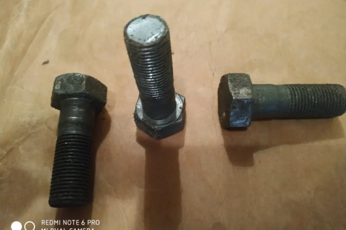 Болт крепления маховика ЯМЗ- фото № 1