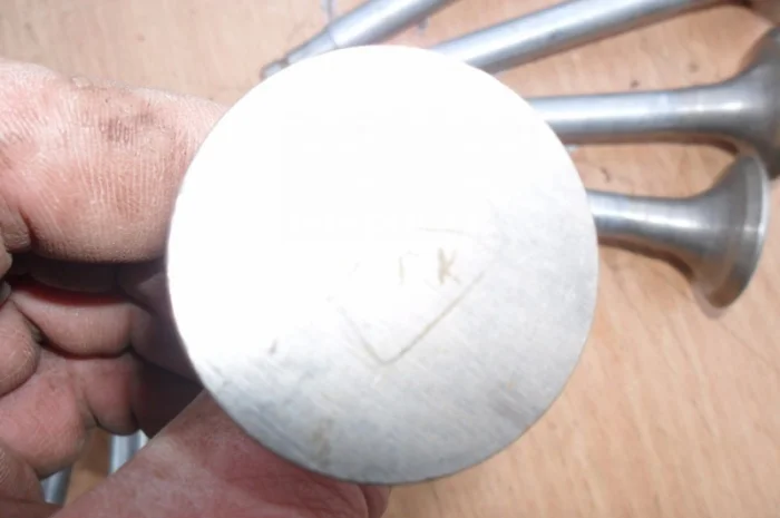 Продам новый заводской комплект клапанов на газ 53, 66- фото № 2